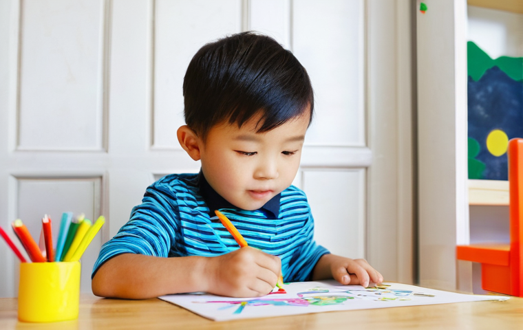 타요 관련 실시간 스트리밍 - **Prompt 1: Joyful Engagement with Tayo's World**
    "A wide-angle shot of a happy child, approxima...